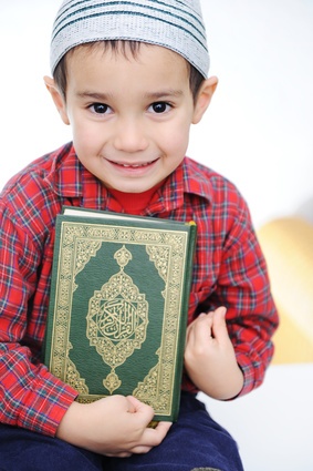 Learn Quran Kids - Muslim kid with Quran