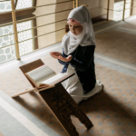 kid praying to Allah